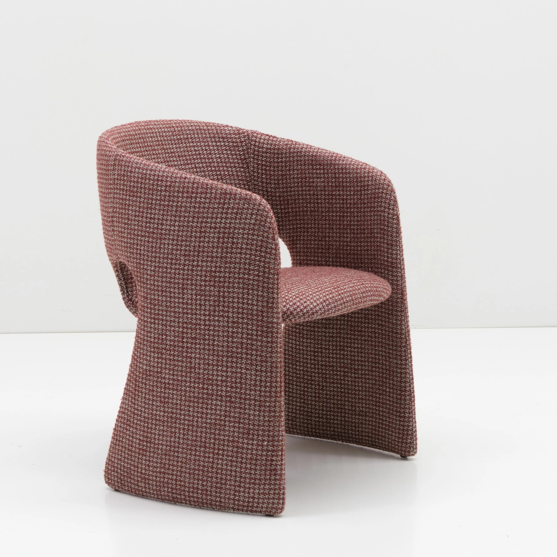 Стул Aura AC-01.36 в обивке Lagos-08 — фабричный ракурс 3